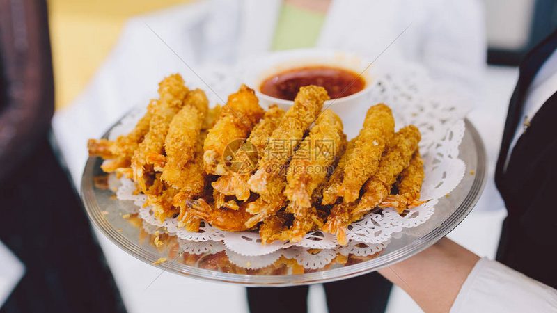 小标题：饼干选购，从成分表开始